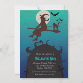 Een kat op een broom-halloween-partij-uitnodiging kaart (Voorkant)