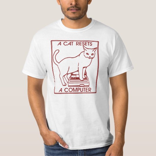 Een kat stelt een computer terug t-shirt (Voorkant)