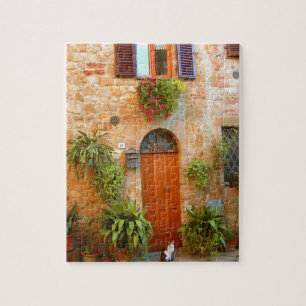 Een kat zoekt toegang tot het huis in Pienza, Ital Legpuzzel