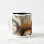 Een kattengezicht tweekleurige koffiemok (Voorkant links)