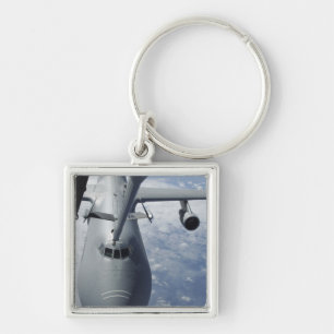 Een KC-10 Extender bereidt zich voor om een C-5 Ga Sleutelhanger