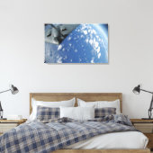 Een KC-135 Stratotanker vult een B-2-geest Canvas Afdruk (Insitu (Slaapkamer))