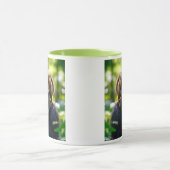 Een keel met een eekhoorn op zijn hoofd. mok (Midden)