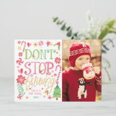 Een kerstkaartje met kerstcadeau feestdagenkaart (Staand voorkant)