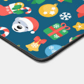 Een keurig kerstpatroon op blauw bureaumat (Hoek)