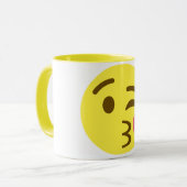 Een Kiss Emoji blazen Mok (Voorkant links)