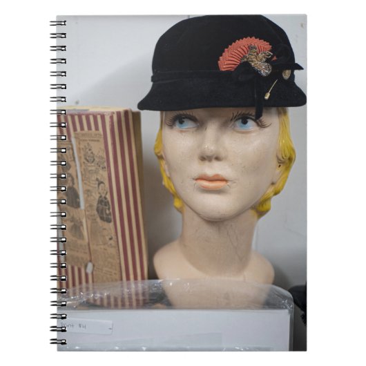 Een klassieke boek en buste compositie notitieboek (Voorkant)