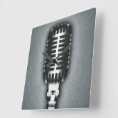 Een klassieke microfoon vierkante klok (Hoek)