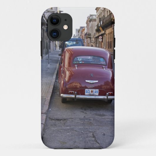 Een klassieke oude rode Peugeot auto geparkeerd op Case-Mate iPhone Case (Achterkant)