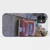 Een klassieke oude rode Peugeot auto geparkeerd op Case-Mate iPhone Case (Achterkant (horizontaal))