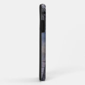 Een klassieke oude rode Peugeot auto geparkeerd op Case-Mate iPhone Case (Achterkant/rechts)