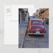 Een klassieke rode Peugeot-auto geparkeerd op stra Briefkaart (Voorkant / Achterkant)