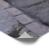 Een klassieke rode Peugeot-auto geparkeerd op stra Poster (Hoek)