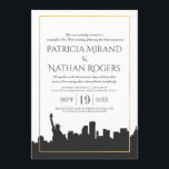 Een klassieke White New York Wedding Invitations Kaart<br><div class="desc">Een huwelijksuitnodiging op maat van de klassieke New Yorkse bruiloft met verschillende aanpasbare elementen en tekstvelden.  Het heeft een donkere skyline silhouette en een faux gouden folie lijst.   Veel plezier om het zelf te maken.</div>