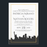 Een klassieke White New York Wedding Invitations Kaart<br><div class="desc">Een huwelijksuitnodiging op maat van de klassieke New Yorkse bruiloft met verschillende aanpasbare elementen en tekstvelden.  Het heeft een donkere skyline silhouette en een faux gouden folie lijst.   Veel plezier om het zelf te maken.</div>