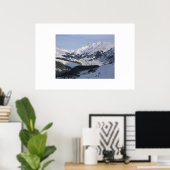Een klein alpendorp omkijken poster (Thuiskantoor)