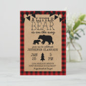 Een klein Beer is onderweg naar het Baby shower Kaart (Staand voorkant)