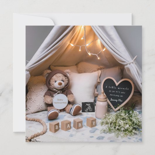 Een klein beer zwangerschapsaankondiging feestdagenkaart (Voorkant)