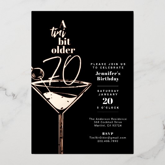 Een klein beetje ouder 70e verjaardag cocktailpart folie uitnodiging (Voorkant)