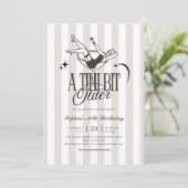 Een klein beetje ouder espresso meisje in martini  kaart (Staand voorkant)