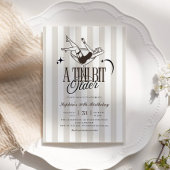 Een klein beetje ouder espresso meisje in martini  kaart