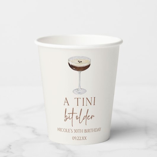 Een klein beetje ouder Expresso Martini verjaardag Papieren Bekers (Achterkant)