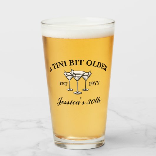 Een klein beetje ouder martini zwart verjaardagsfe glas (Voorkant gevuld)