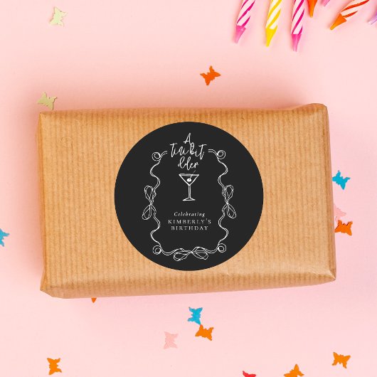 Een klein beetje ouder martini zwart verjaardagsfe ronde sticker