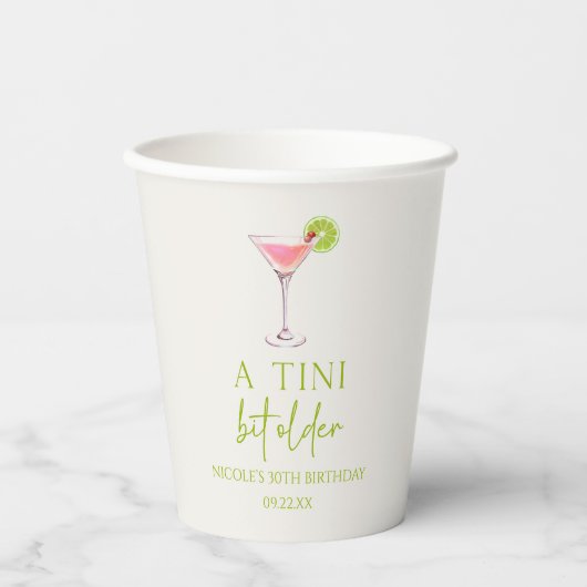 Een klein beetje ouder roze Cosmo Martini verjaard Papieren Bekers (Voorkant)