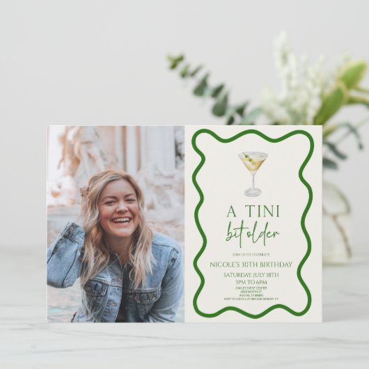 Een klein beetje ouder vuil martini verjaardagsfee kaart (Staand voorkant)