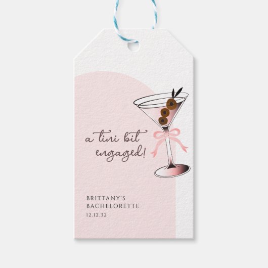 Een klein beetje verloofd Martini Pink Bachelorett Cadeaulabel (Voorkant)