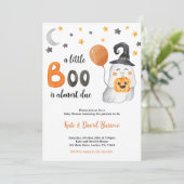 Een klein boe is bijna een Baby shower uitnodiging (Staand voorkant)