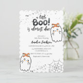 Een klein boe is bijna te wijten aan Halloween Bab Kaart (Staand voorkant)