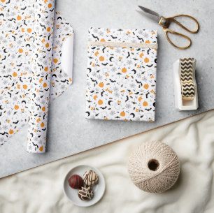 Een Klein Boe Is Hieronder Oranje Meisje Baby Borr Cadeaupapier