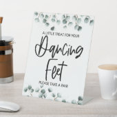 Een klein cadeautje voor je dansfeetbruiloft reclamebord met voetstuk (Insitu)
