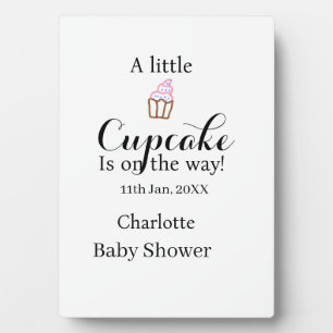Een klein cupcake is op komst baby shower naam da fotoplaat