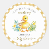 Een klein eendje is op weg naar het Baby shower Ronde Sticker (Voorkant)
