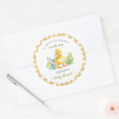 Een klein eendje is op weg naar het Baby shower Ronde Sticker (Envelop)