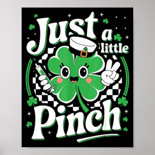 Een klein knijpen klaver verpleegster st. patricks poster