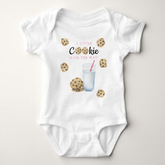 Een klein koekje is onderweg naar het Baby shower Romper (Voorkant)