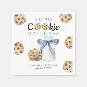 Een klein koekje is onderweg naar het Baby shower Servet