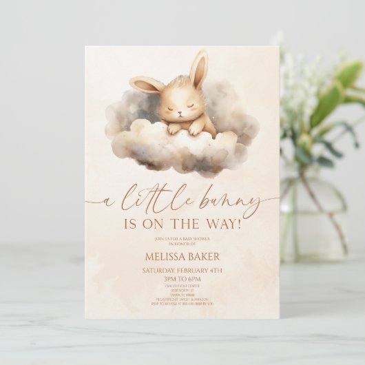 Een klein konijntje is onderweg! Clouds-Baby showe Kaart (Staand voorkant)