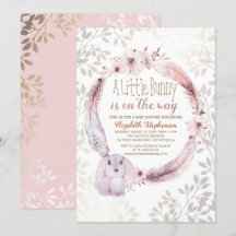 Een klein konijntje is op weg naar het Baby shower