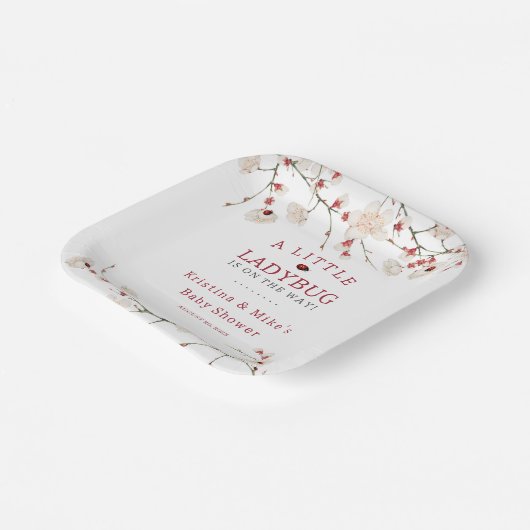 Een klein lieveheersbeestje meisje  papieren bordje (Gebogen)