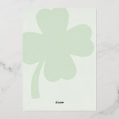 Een Klein Lucky Charm is op Weg Uitnodiging (Achterkant)