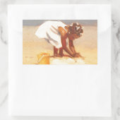 Een klein meisje dat zand speelt rechthoekige sticker (Tas)