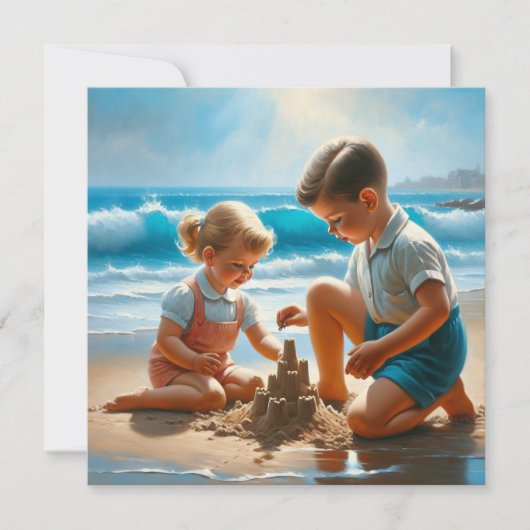 Een klein meisje en jongen die een zandkasteel bou (Voorkant)