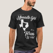 Een klein meisje in een Texas wereld T-shirt (Voorkant)