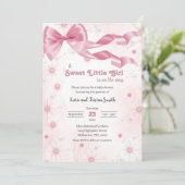 Een klein meisje is op weg naar het Baby shower Kaart (Staand voorkant)