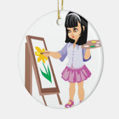 Een klein meisje met een schilderpalet keramisch ornament (Links)